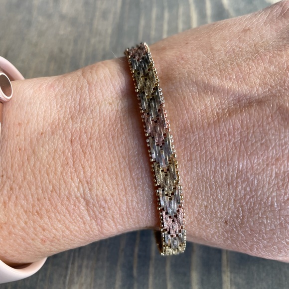 Tri-Color Bracelet with Clasp - Picture 4 of 5